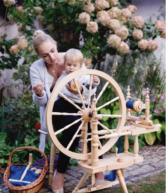 Kromski Polonaise Spinning Wheel WALNUT FINISH